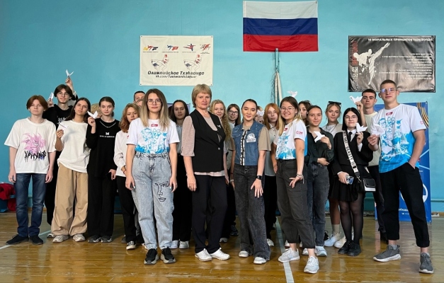 Первокурсников Самарского государственного колледжа познакомили с Волонтёрами Победы